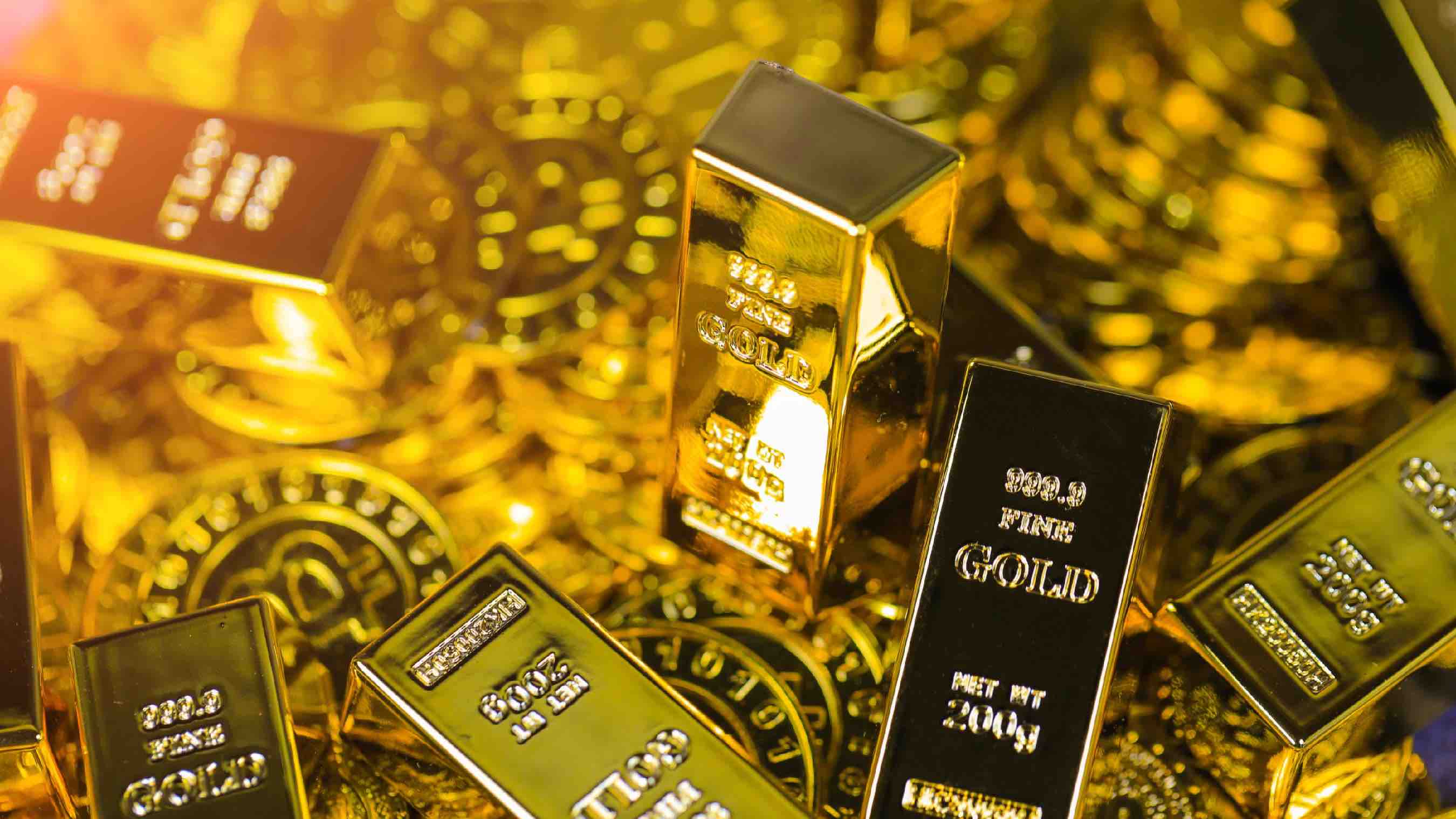 金价续涨近20美元